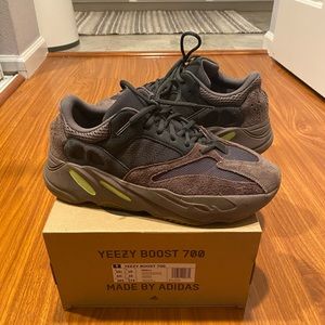 Adidas Yeezy 700 “Mauve”